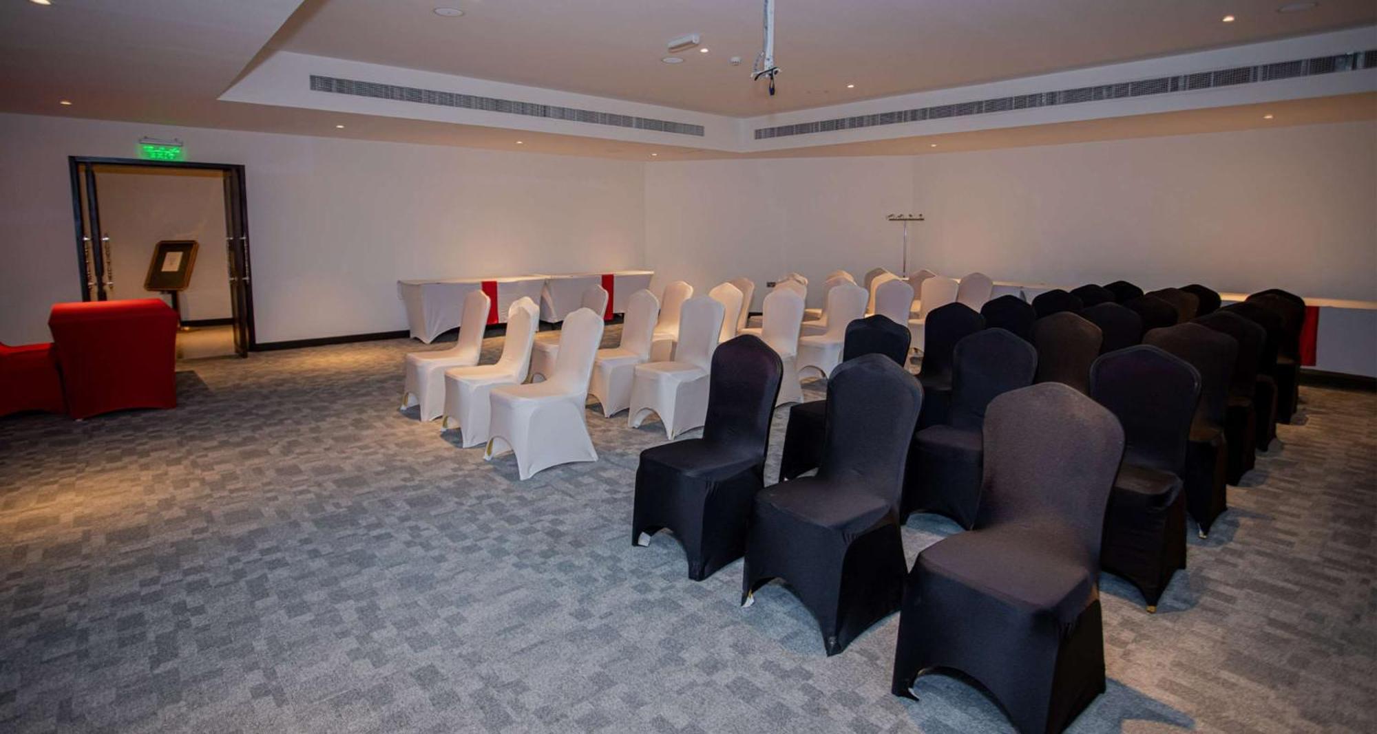 โรงแรมเซอร์พลาซ่า ภายนอก รูปภาพ