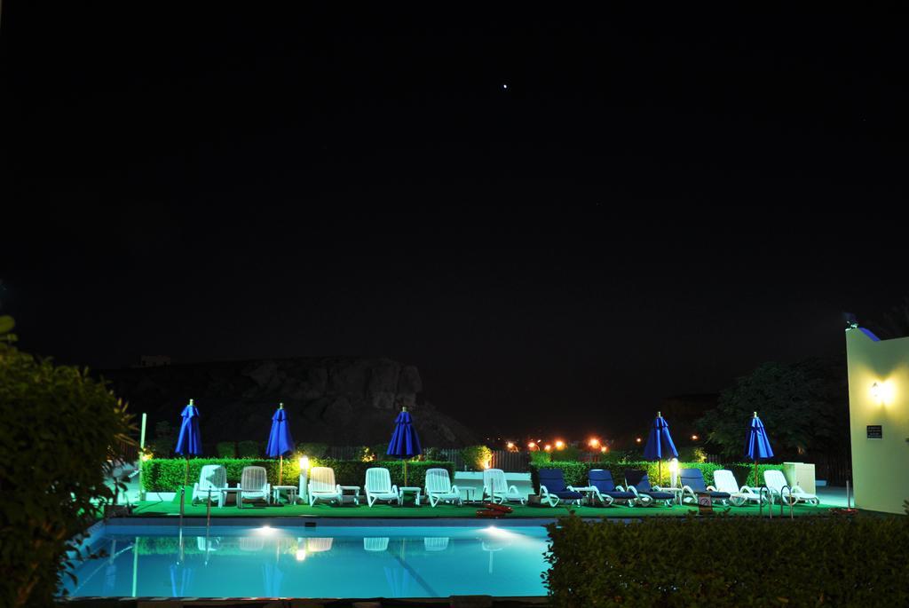 โรงแรมเซอร์พลาซ่า ภายนอก รูปภาพ